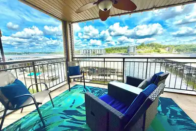 Image de Lakefront Luxury Condo at The Falls-2bd/2ba/Grill/Pool-7pp