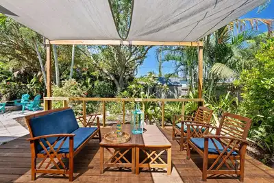 Image de Tropical Beachside House w/ Backyard Oasis, Fire Pit, Bbq & Outdoor Patio