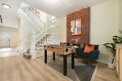 Image de Netflix+Free Parking+Games+Bbq Near Bakery Square
