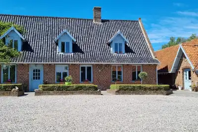 Image de Gîte familial 15 pers avec jardin, spa et activités près de Cassel