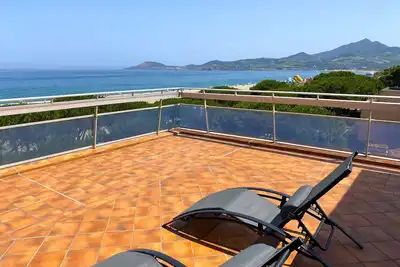 Image de Appartement rénové face mer avec terrasse géante et parking