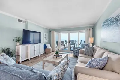 Image de Sandy Key 213:  2 Br/2 Ba Perdido Key Beachfront Condo & Pools, On-Site Rental Office, Sleeps 6