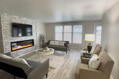 Image de Newly Renovated 3 bedrooms w/ 5 beds, 2 bath home w/ convenience to everything.
