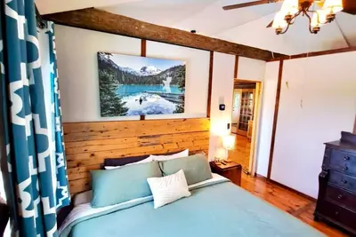 Image de Charming 2-bedroom cabin in enchanting Gores Landing with WiFi, Ac, hot tub/pool