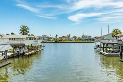 Image de Fish, Crab, Swim on Waterfront Beach House!