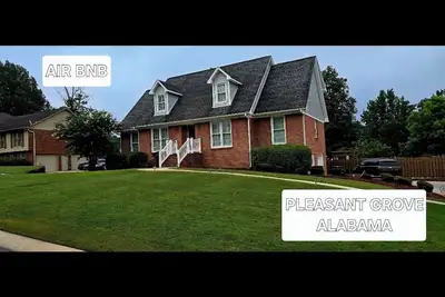 Image de Spacious 6-bedroom house in Pleasant Grove with Ac, WiFi, fitness room, pool