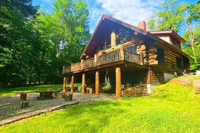 Image de Beautiful Waterfront Log Cabin on Lake Brassua