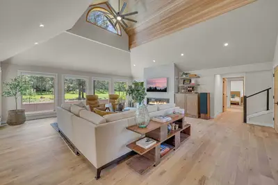 Serene Golf Course Views & Natural Beauty