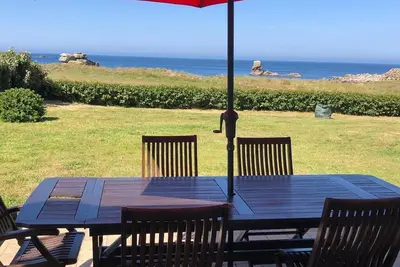 Image de Charmante maison familiale-Lanidult : pieds dans l'eau, vue mer, cadre verdoyant!