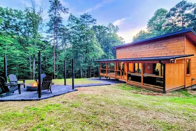 Image de Brand New Luxury Cabin w/hot tub, privacy, & more!