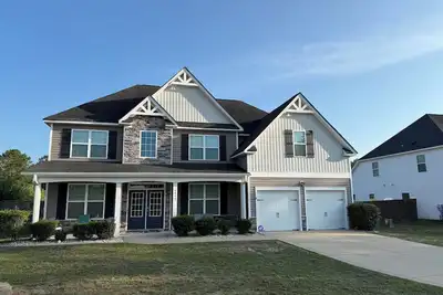 Image de Beautiful 5bdr/4Bath/Sleep 10/24min to Ft Bragg!
