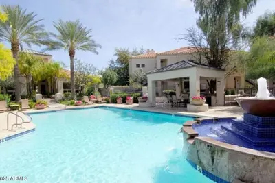 Image de Central Scottsdale | Pool & Gym