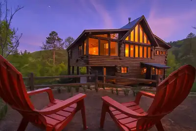 Image de Luxury Lodge and Resort- Hot Tub, Fire Pit, Game Room, Pets
