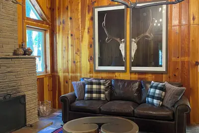 Image de Noisy Water Cabin- 3-bdrm river front cabin Upper Canyon, Ruidoso.