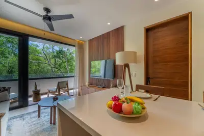 Image de Luxury & Coastal Vibes | Park 101+Free Beach Club