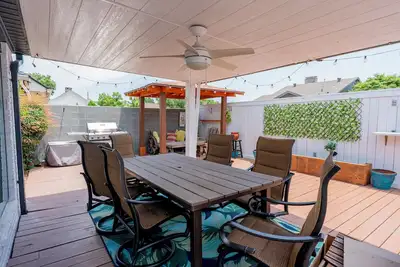 Image de Relaxing 3br/2b near Dallas Galleria & Utd/sleeps 11 /foosball table /Bar/piano