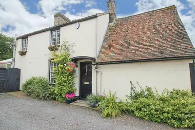 Image de Charming Grade 2 Listed Oak-beamed Cottage