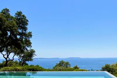 Image de Villa sur les hauteurs avec vue exceptionnelle sur les Îles d’Or - 6 couchages