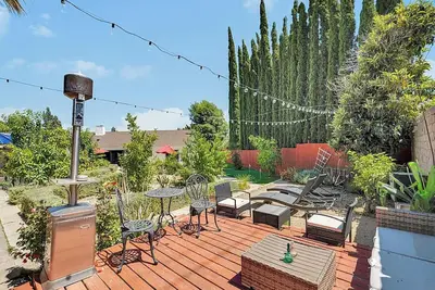 Image de Spacious 6-bedroom house in lovely Simi Valley with 6 hole putting course & gym