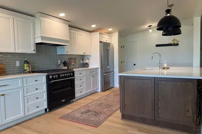 Image de Remodeled Lake Retreat: Putting Green & Game Room+Bar! Forever Wild Views