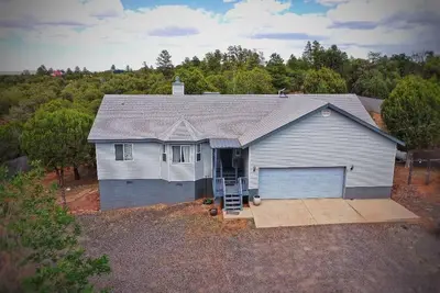 Image de Comfortable home in the country just outside of Show Low. Space to park trailer.
