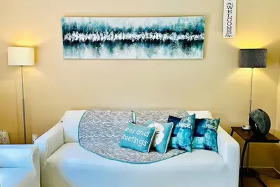 Image de Relax at The Deep Blue Nest –Family Friendly Getaway by the Ocean & Private Yard