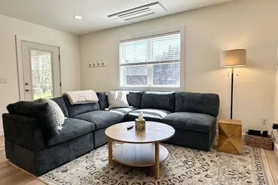 Image de Newly Built 2 Br Apt in Swh! [Backside Bungalow]
