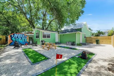 Image de Colorful 3br Retreat w/ Mini Golf + Hammocks | Walk to Ybor