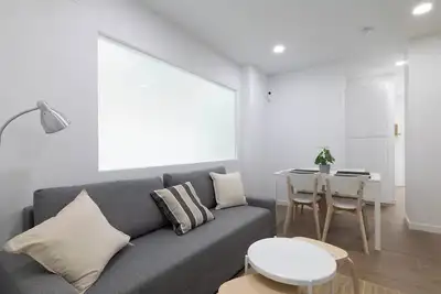Image de Appartement 'RĂa De San Cosme MarĂa' avec vue sur la montagne, jardin partagĂ© et climatisation