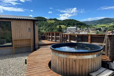 Image de Lodge insolite en Alsace avec bain nordique et vue sur les montagnes