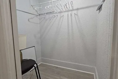 Image de Cal- U6- Beltline · Cozy Renovated Bachelor Apt