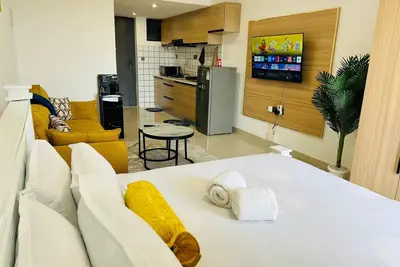 Image de Modern Studio near Un and Two Rivers with Balcony Gym and Wi-Fi - Ruaka