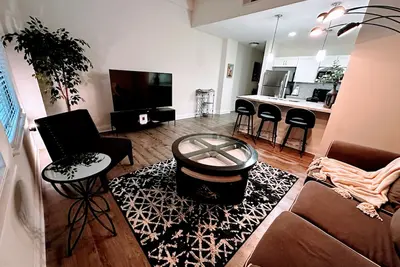 Image de A Robin’s Nest with Free parking in the heart of downtown Indianapolis.
