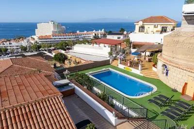 Image de The Surf Villa | 32ft pool | Jacuzzi | Pool table
