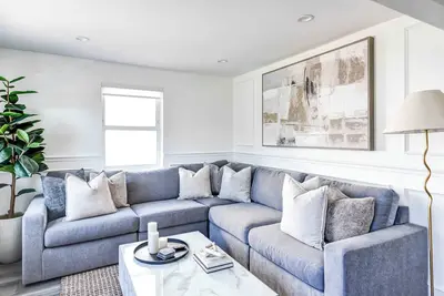 Image de Luxe 3br+Parking & Outdoor Space | 6min to Dc