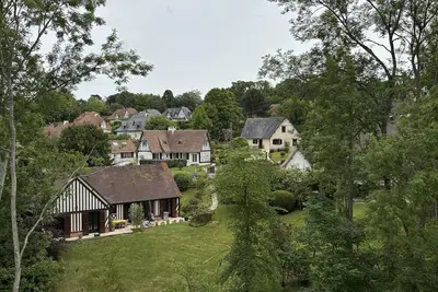 Image de Appartement atypique sous les toits avec parking