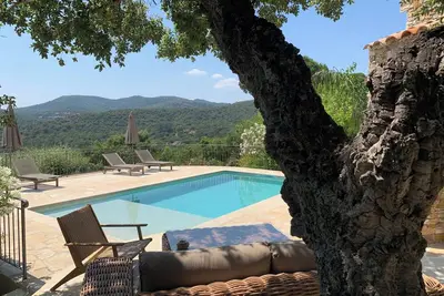 Image de Villa de charme en pierres, proche de la mer avec piscine, entièrement rénovée