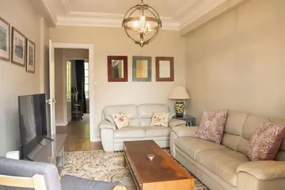 Image de Apt. Joli, historical building, 2 bed spacious and central apartment sleeps 4