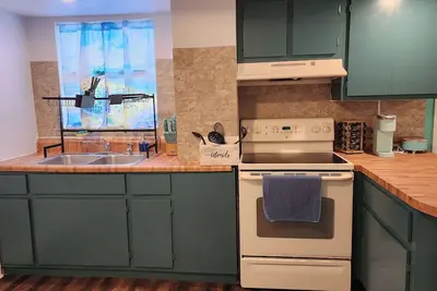 Image de Beach Vibes 2-bedroom house 1 bath. with Ac, WiFi in delightful St. Petersburg