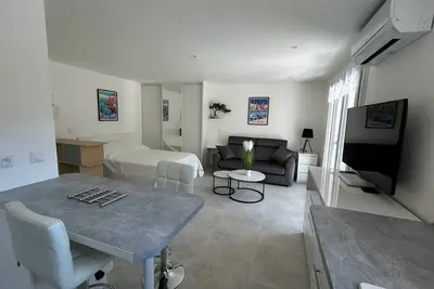 Image de Studio 'Grand Pascal' avec terrasse privée, Wi-Fi et climatisation