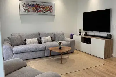 Image de Charmant Appartement Rénové avec Terrasse et Parking, à 10 Min d’Orly