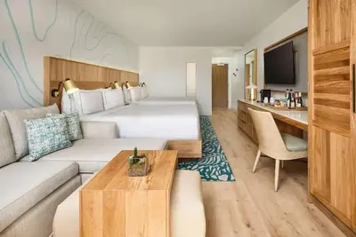 Image de Spacious Family-Friendly Stay Near Dolphin Encounters & Beaches! Outdoor Pool!