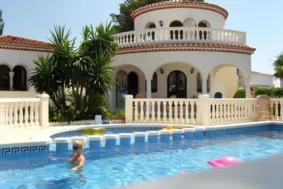 Image de Maison de vacances 'Paraiso Para 4' avec piscine commune, Wi-Fi et climatisation