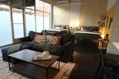 Image de Deep Ellum Loft Free garage parking & Pool