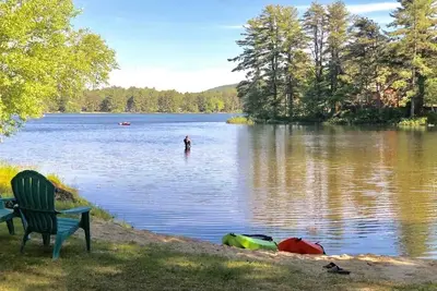 Image de Maine Lakehouse near N. Conway  Beach Access/Pool table/Screened Porch/gas grill