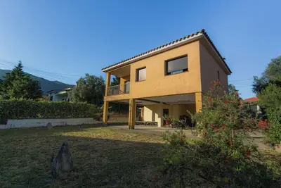 Image de Modern Town House in Maçanet