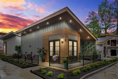Image de Tiny Garden Home in Welcoming Union City