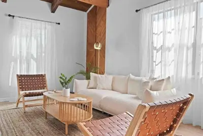 Image de Crystal Beach Hideaway - Private Yard - Close to Beaches & Parks