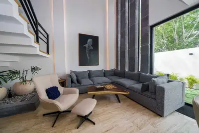 Luxury 5-Bedroom Villa in Cancun with Ac, WiFi, Heated Pool and Movie Theater