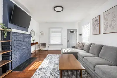 Image de 3br Dt Home, Yard + Pets, Gourmet Kitchen